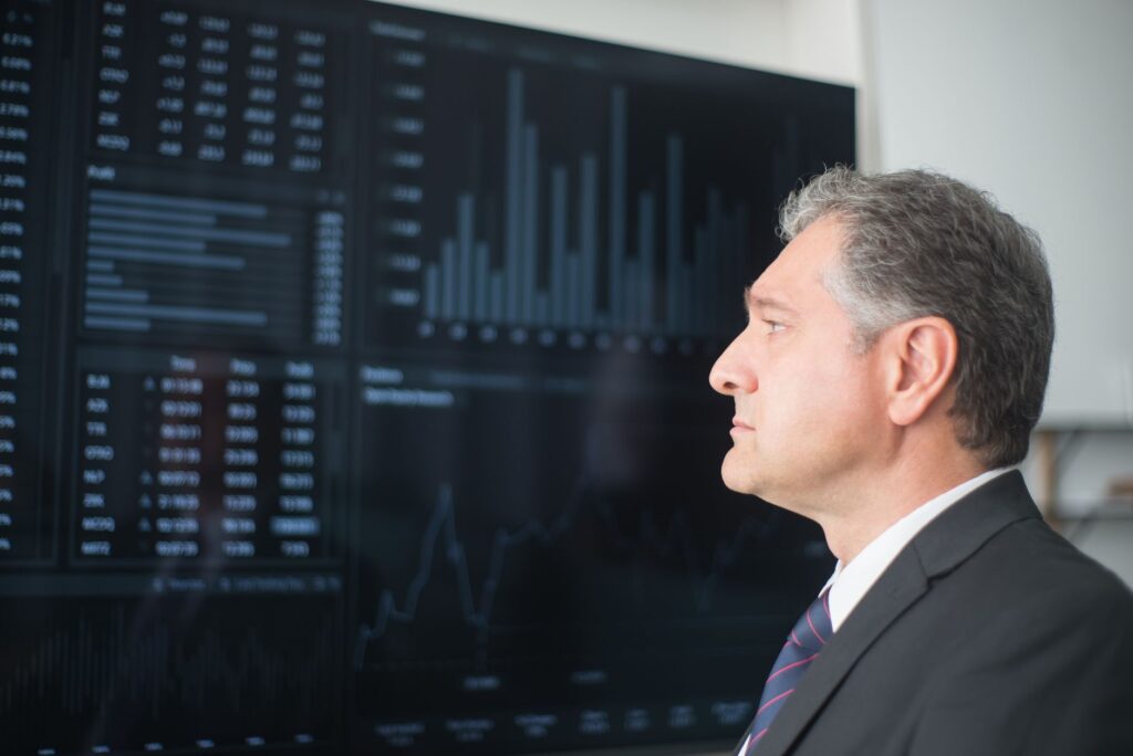 escolher solução governança IA financeira