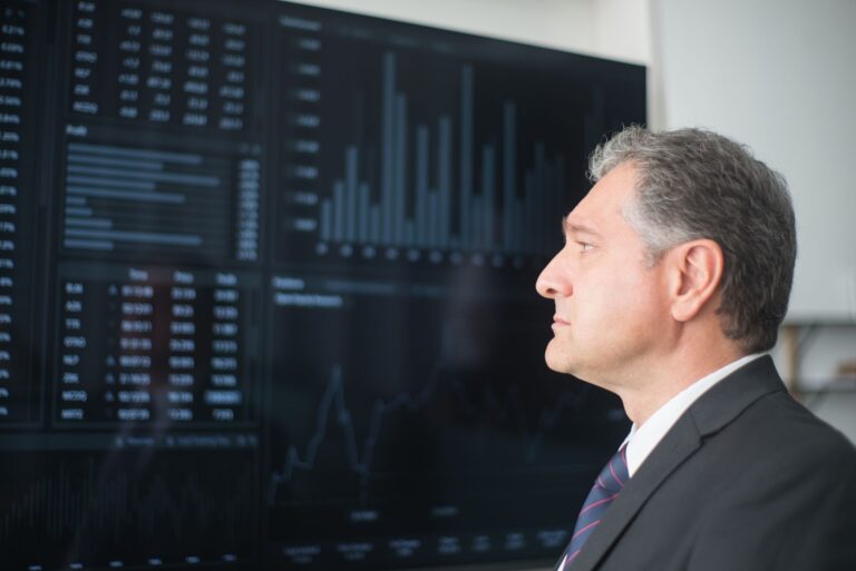 escolher solução governança IA financeira